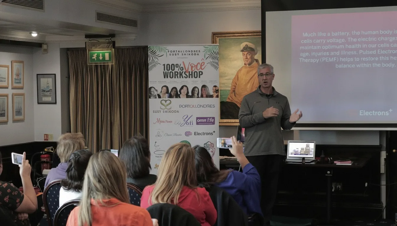 Simon Billingham presenting Electrons Plus to practitioners at a workshop